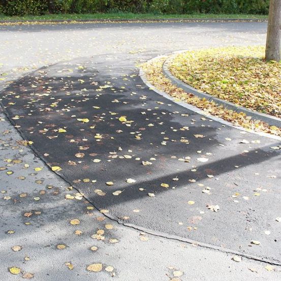 Versorgungsgräben, Baugruben, Rodungs- und Planierarbeiten, Drainagen, Erdarbeiten, Pflasterarbeiten, Baustelle, Hofeinfahrten, Parkplatzanlagen, Wegebau, Treppenanlagen, Asphaltarbeiten, Randeinfassungen, Bordsteine, Bürgersteigabsenkungen, Natursteinanlagen, Straßenausbesserungen, Pflasterzeilen, Fuhrmann Tiefbau