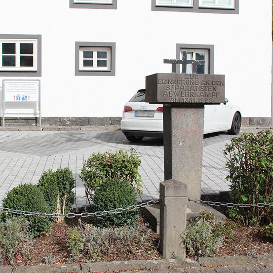 Versorgungsgräben, Baugruben, Rodungs- und Planierarbeiten, Drainagen, Erdarbeiten, Pflasterarbeiten, Baustelle, Hofeinfahrten, Parkplatzanlagen, Wegebau, Treppenanlagen, Asphaltarbeiten, Randeinfassungen, Bordsteine, Bürgersteigabsenkungen, Natursteinanlagen, Straßenausbesserungen, Pflasterzeilen, Fuhrmann Tiefbau