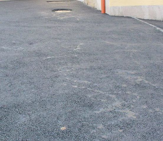 Versorgungsgräben, Baugruben, Rodungs- und Planierarbeiten, Drainagen, Erdarbeiten, Pflasterarbeiten, Baustelle, Hofeinfahrten, Parkplatzanlagen, Wegebau, Treppenanlagen, Asphaltarbeiten, Randeinfassungen, Bordsteine, Bürgersteigabsenkungen, Natursteinanlagen, Straßenausbesserungen, Pflasterzeilen, Fuhrmann Tiefbau