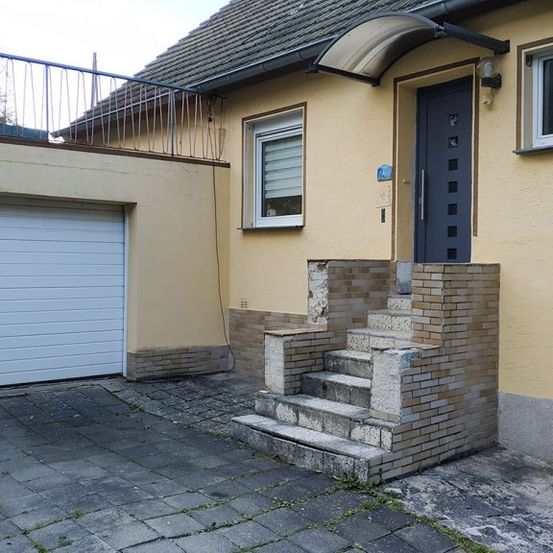 Versorgungsgräben, Baugruben, Rodungs- und Planierarbeiten, Drainagen, Erdarbeiten, Pflasterarbeiten, Baustelle, Hofeinfahrten, Parkplatzanlagen, Wegebau, Treppenanlagen, Asphaltarbeiten, Randeinfassungen, Bordsteine, Bürgersteigabsenkungen, Natursteinanlagen, Straßenausbesserungen, Pflasterzeilen, Fuhrmann Tiefbau